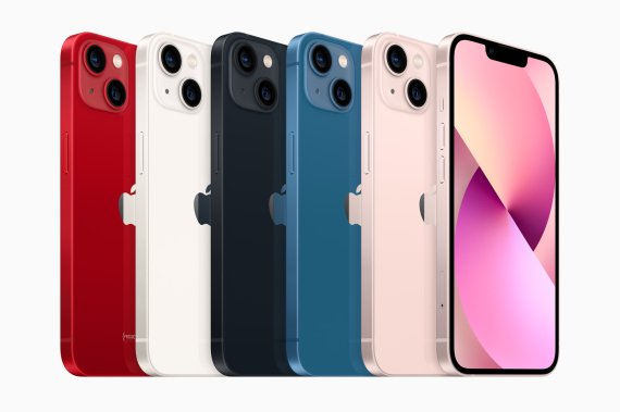 아이폰13과 아이폰13 미니는 (PRODUCT)RED, 스타라이트, 미드나이트, 블루, 핑크 색상으로 나왔다. 애플 뉴스룸 제공