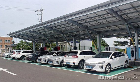 신재생에너지 융·복합 EV(Electric Vehicle) 충전스테이션 /사진=fnDB