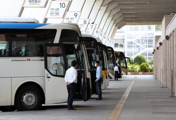 강남 고속버스터미널 발권 오류... 1시간 넘게 혼란