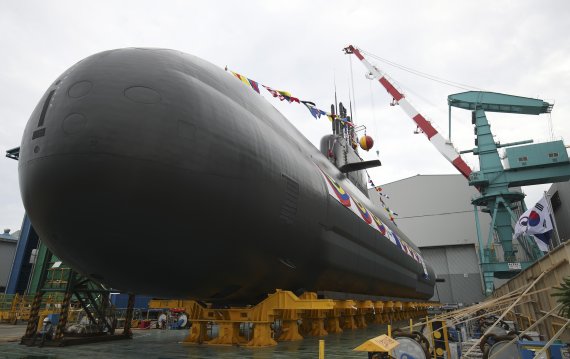 HD현대중공업이 건조한 3000t급 잠수함 '신채호함'. 해상작전 운영시험 등을 거쳐 내년 상반기 해군에 인도된다.