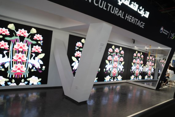 '2020 두바이 엑스포'의 한국관 미디어전시 '문화유산과 사계, 궐 꿈꾸는 도원향' 모습. 한국문화재재단 제공