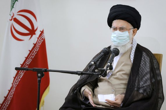 [테헤란(이란)=AP/뉴시스]이란 최고지도자 아야톨라 알리 하메네이. 지난7월23일 이란 테헤란에서 열린 회의에서 연설 중인 모습. 2021.10.01.photo@newsis.com