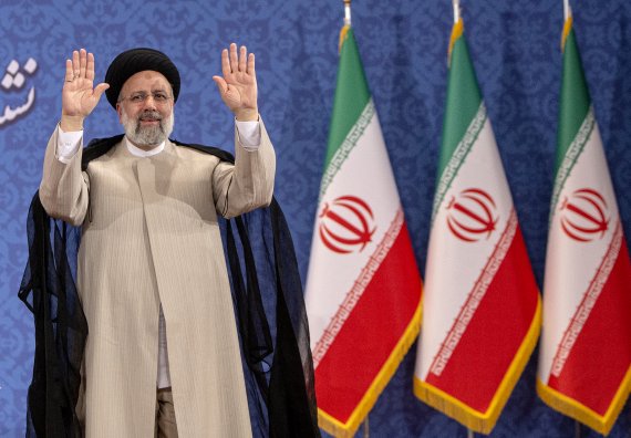 [ 테헤란= 신화/뉴시스] 에브라힘 라이시 이란 대통령이 6월 21일 당선 후 첫 기자회견에서 이란의 대미 정책에 대해 말하고 있다.