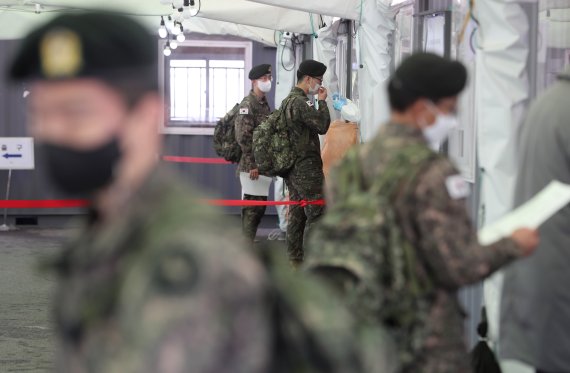 군 장병 코로나19 진단검사. 2021.3.30/뉴스1 © News1 이성철 기자