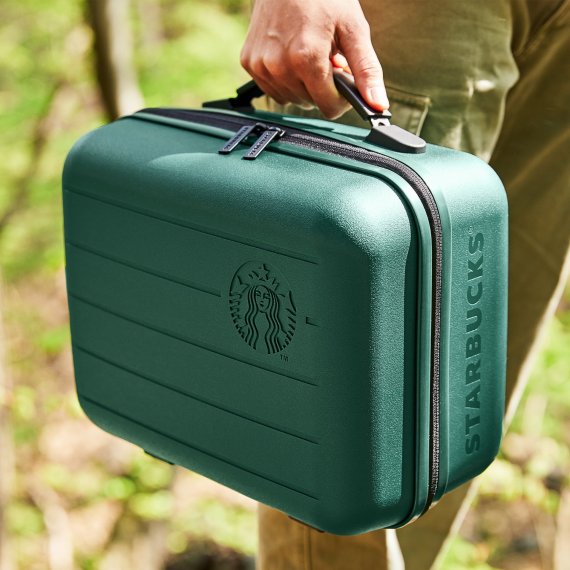 [세종=뉴시스] 스타벅스에서 사은품으로 지급했던 서머 레디 백. (사진=스타벅스코리아 제공)