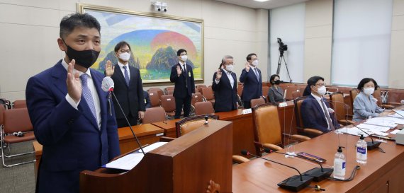 3년만에 국감 출석한 김범수 카카오 의장