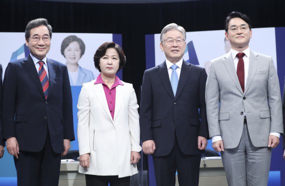 이재명 측 "대장동 국힘 오적" 역공 vs 이낙연 '신복지' 정책 변별력 부각