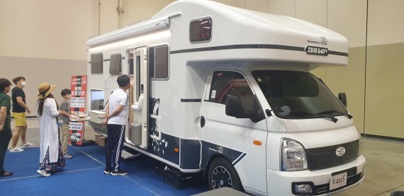 ▲ 10일 부산 벡스코에서 열린 캠핑카&레저페스티벌에서 예스알브이 ‘제우스640FU(ZEUS 640FU)’의 모습.