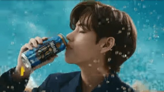 방탄소년단 클라우드 광고(롯데칠성음료 유튜브)© 뉴스1