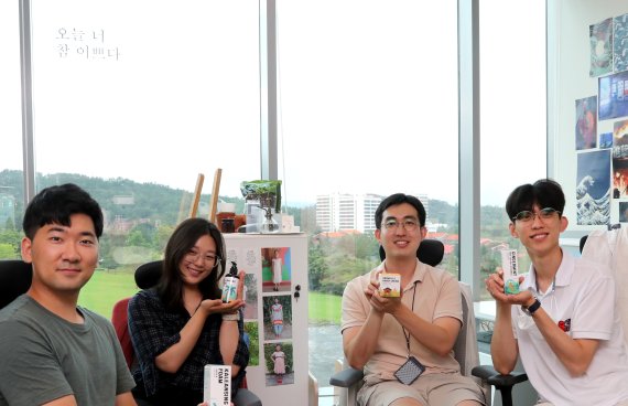 토브앤바나 박영재 대표(왼쪽에서 세번째).