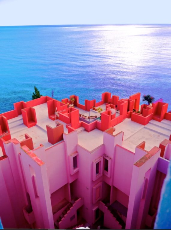 '오징어 게임' 세트장과 똑같네…스페인 건물 '인기'