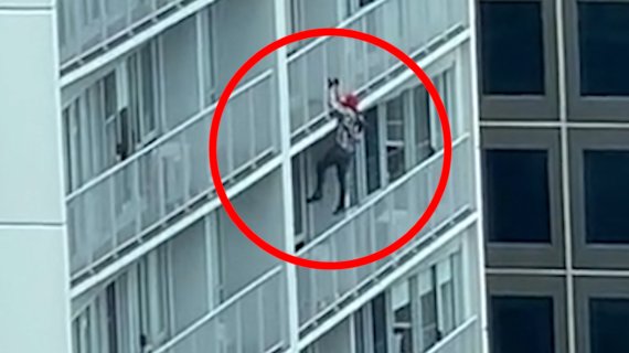 호텔 15층에서 난간 타고 내려가는 男, 무슨 일?