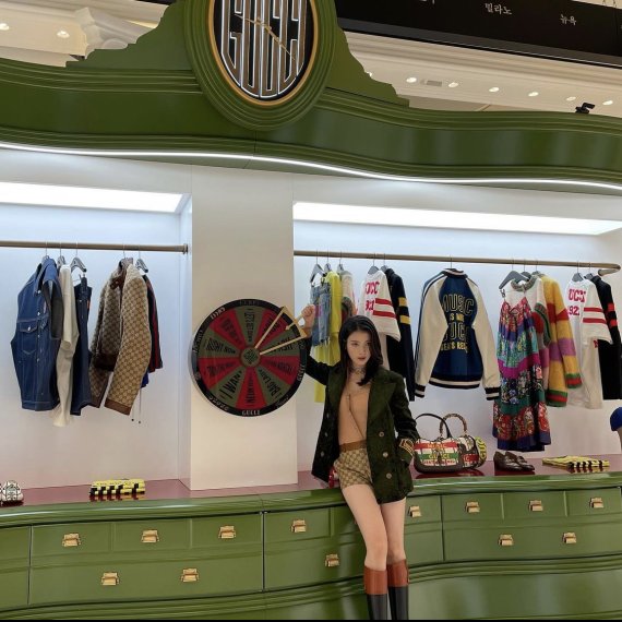 [서울=뉴시스]아이유 2021.10.14.(사진=아이유 공식 인스타그램 캡처) photo@newsis.com*재판매 및 DB 금지