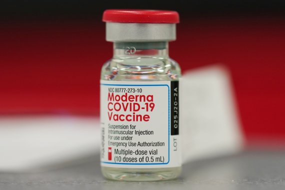 미국 FDA 외부자문위원회가 14일(현지시간) 모더나의 코로나19 백신 부스터샷 접종 승인을 권고했다. AP뉴시스