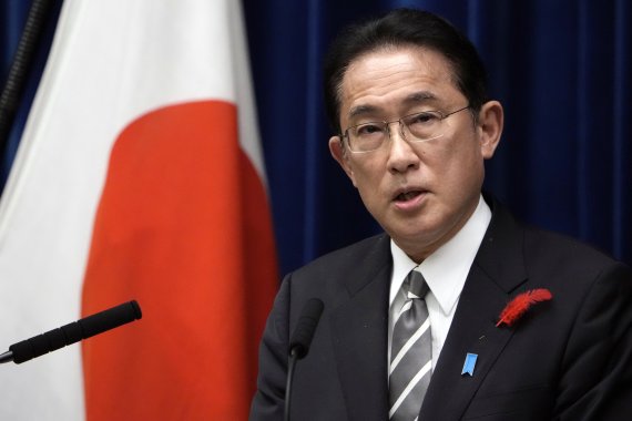 지난 14일 일본 도쿄 총리 관저에서 기시다 후미오 총리가 기자회견을 열고 발언하고 있다. AP뉴시스