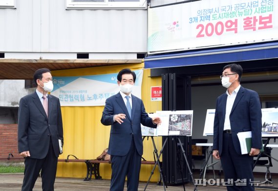 안병용 의정부시장(가운데) 15일 신흥마을 새뜰마을사업 현장행정. 사진제공=의정부시