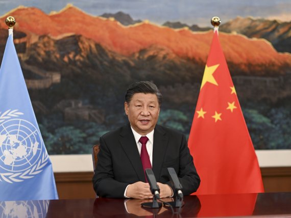 시진핑 중국 국가주석이 지난 12일 중국 남서부 윈난성 쿤밍에서 열린 제15차 유엔 생물다양성협약(UNCBD) 당사국 총회에 참석해 화상 연설을 하고 있다. /사진=뉴시스