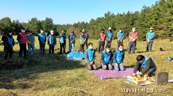 한국마사회 제주본부, 무연고 묘소 벌초 봉사활동