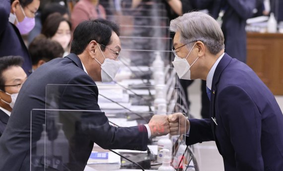 한방 없는 이재명 국감, 李 "대장동 게이트 아닌 화천대유 게이트"