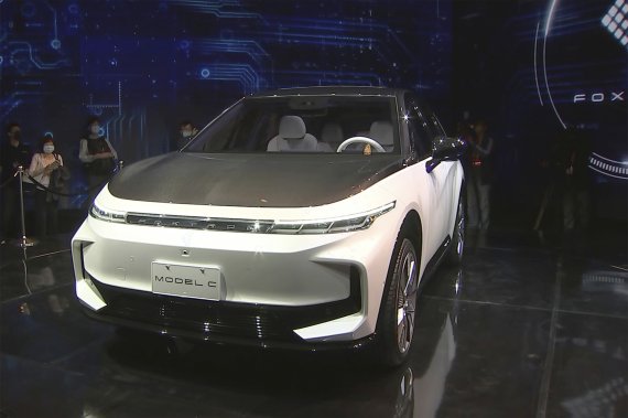 2021년 10월 18일 대만 타이페이에서 공개된 폭스트론의 '모델 C' 시제 차량.AP뉴시스