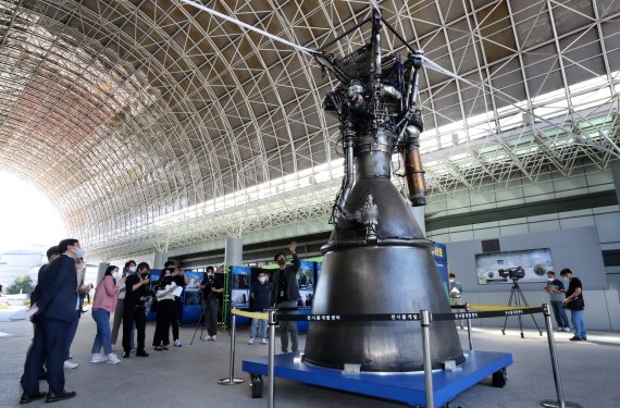 한국형 발사체 '누리호'(KSLV-Ⅱ)에 적용된 75톤급 추력의 국산 액체연료 로켓엔진 KRE-075. 2021.9.16/뉴스1 © News1 김기태 기자