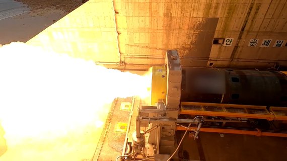 국방과학연구소(ADD)가 지난 7월 우주 발사체용 고체연료 추진기관 연소시험에 성공했다. (국방부 제공) 2021.9.15/뉴스1 © News1