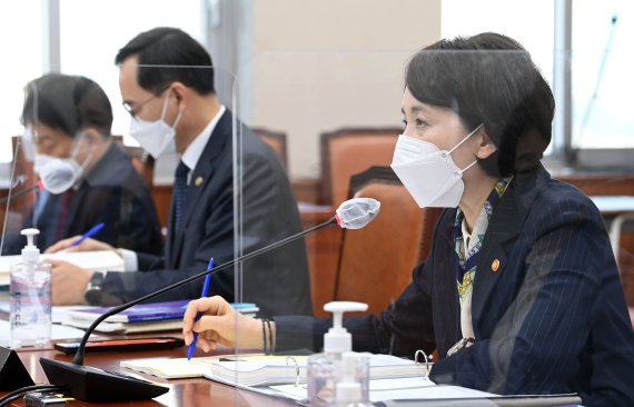 [국감 2021]유은혜 "'김건희 허위이력', 법률위반 여부 검토할 것"