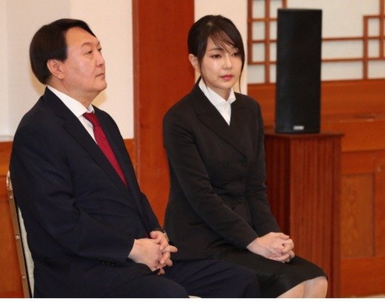 윤석열 전 검찰총장(왼쪽)과 부인 김건희씨. /© 뉴스1