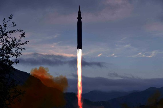 북한이 지난달 28일 극초음속 미사일 '화성-8형'을 시험발사했다. 뉴스1