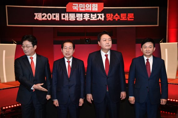 윤석열 '전두환 옹호' 사과, 62.8% "부적절"…22.7% "적절"