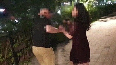 40대 가장을 폭행하는 모습. (온라인 커뮤니티 '보배드림' 갈무리) © 뉴스1