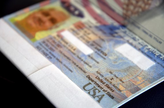 지난해 10월 27일 미국 콜로라도주 포트 콜린스에서 촬영된 다나 짐의 여권에 성별이 'X'로 표기되어 있다.AP뉴시스
