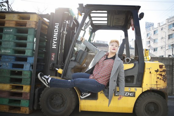 개그우먼 김혜선이 22일 서울 상암동 인근에서 열린 뉴스1과의 인터뷰에 앞서 포즈를 취하고 있다. 2021.10.22/뉴스1 © News1 권현진 기자