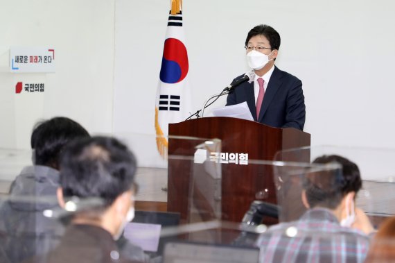 국민의힘 대선 경선 후보 유승민 전 의원이 31일 오전 대구 수성구 범어동 국민의힘 대구시당에서 열린 기자회견에 참석해 발언하고 있다. 2021.10.31/뉴스1 © News1 공정식 기자