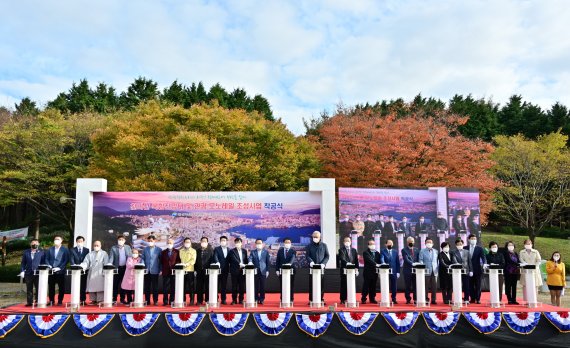 부산 앞바다를 파노라마 뷰로… 천마산 관광모노레일 첫삽