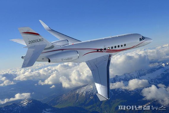 프랑스 닷소사의 비즈니스 제트기 팰콘 2000LXS. 사진=한국항공우주산업 제공