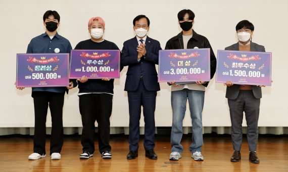 [광주=뉴시스] 변재훈 기자 = 광주 광산구는 지역 매력을 멋지게 담아낸 우수 영상 콘텐츠 10편을 선정, 시상했다고 1일 밝혔다. (사진=광주 광산구 제공) 2021.11.01. photo@newsis.com *재판매 및 DB 금지