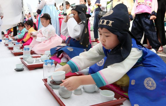 (사)규방다례보존회는 오는 6일 인천 문학동 인천무형문화재 전수교육관에서 다례체험을 실시한다.