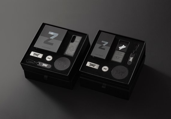 SK텔레콤과 프리미엄 골프브랜드 PXG의 한정판 콜라보레이션 제품 갤럭시Z플립3·폴드3 ‘PXG 스페셜 에디션’. (SK텔레콤 제공) © News1