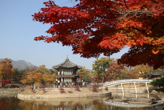 [뉴시스Pic] 왕과 왕비의 휴식처 경복궁 향원정, 3년만에 복원