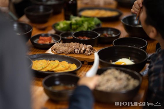 동백기름으로 만든 먹거리 [사진=제주관광공사 제공]