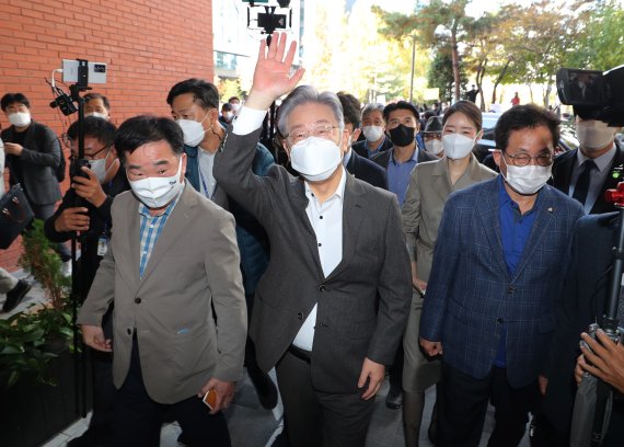 이재명 더불어민주당 대선 후보가 7일 오전 서울 강서구 공립 지적장애 특수학교인 서진학교를 방문하고 있다. 2021.11.7/뉴스1 © News1 구윤성 기자