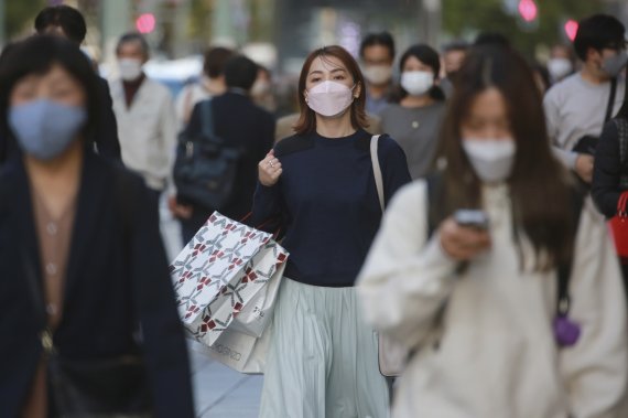 '도쿄 확진자 7명' 급감 미스테리 계속...日 부스터샷 '6개월' 간격