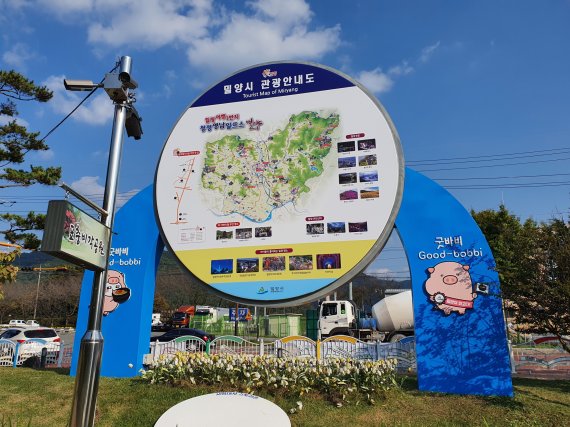 밀양 돼지국밥 음식업소 지도가 포함된 무안면 관광 안내판. *재판매 및 DB 금지