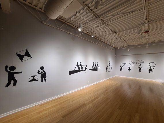 시카고 한인문화회관이 지난 6일 약 120명이 참석한 가운데 ‘오징어게임’ 속 우리 게임을 즐기는 행사를 성황리에 열었다. © 시카고 한인문화회관