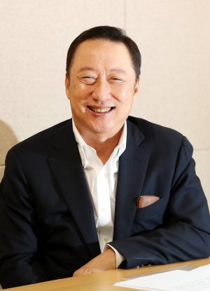 [fn마켓워치] 박용만 삼부자, 두산 보유지분 전량 매각 성공...할인율 -10.5%