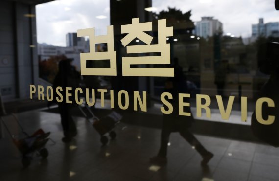 檢, 정재창 '공갈·협박' 혐의 수사... 폭로 빌미로 120억 가로채