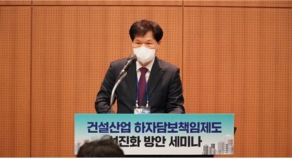 유병권 대한건설정책연구원장이 개회사를 통해 발언하고 있다.
