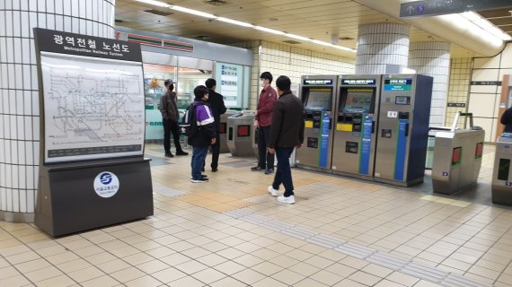 서울지하철 5호선 장애인 단체 시위로 30분 넘게 지연