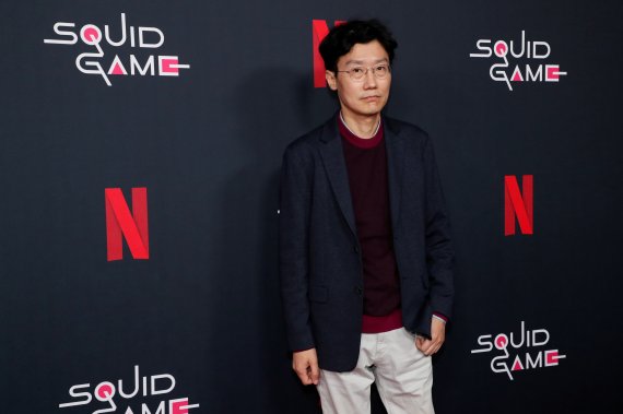 황동혁 감독이 8일(현지시간) 미국 캘리포니아주 로스앤젤레스에서 열린 '오징어게임' 프로모션 행사에 참석해 포토타임을 갖고 있다. © 로이터=뉴스1 © News1 노선웅 기자